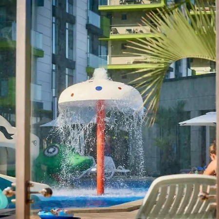 Mamaia Nord Promenada - Pool Si Langa Plaja *