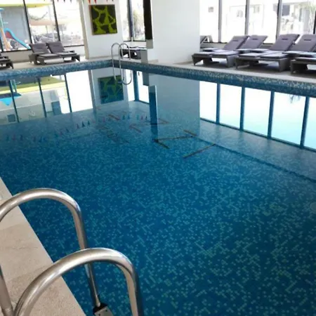 Mamaia Nord Promenada - Pool Si Langa Plaja Navodari