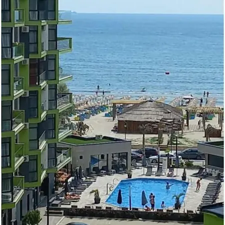 Mamaia Nord Promenada - Pool Si Langa Plaja