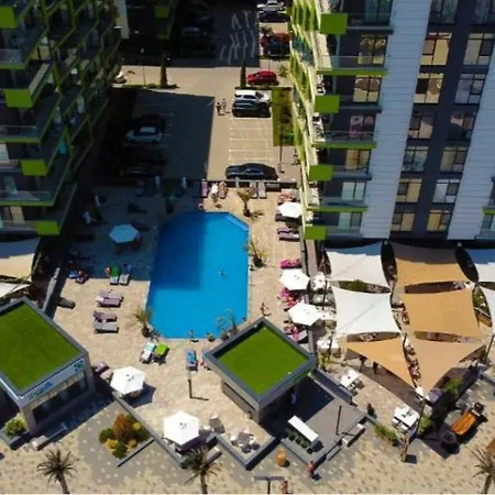 Mamaia Nord Promenada - Pool Si Langa Plaja