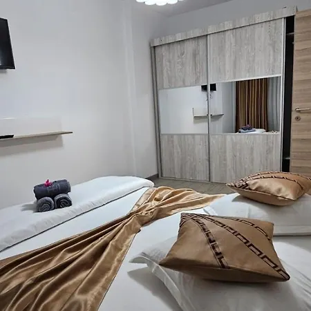 Mamaia Nord Promenada - Pool Si Langa Plaja