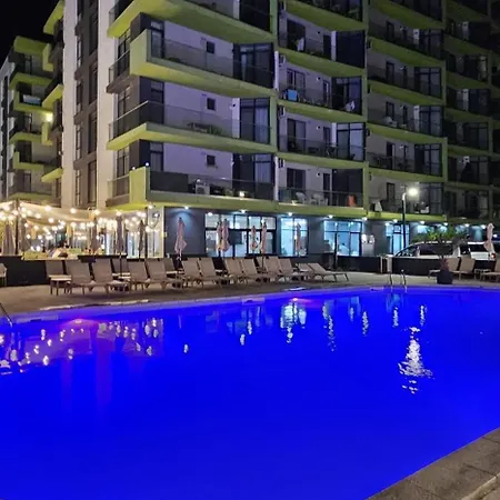 Mamaia Nord Promenada - Pool Si Langa Plaja Navodari