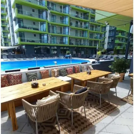 Mamaia Nord Promenada - Pool Si Langa Plaja Navodari
